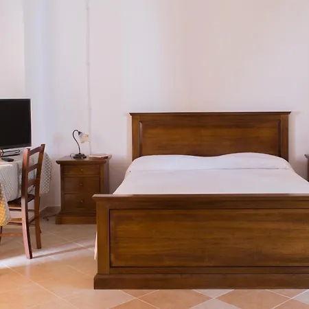 100 Craste Bed & Breakfast 4*